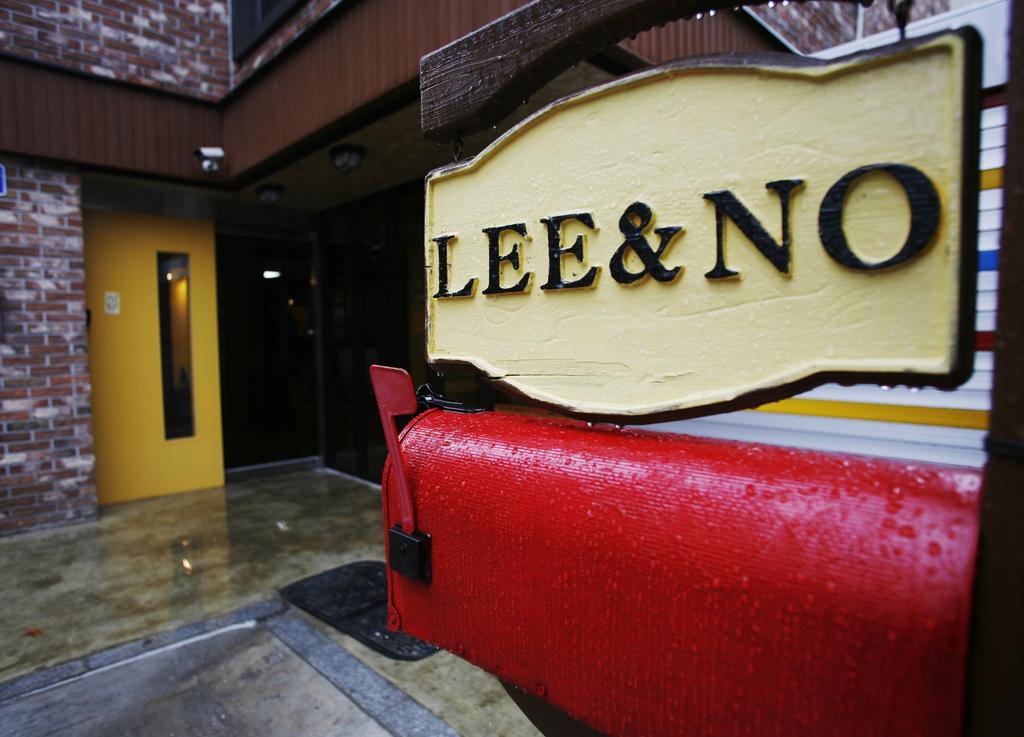 Lee & No Guesthouse Hongdae Seul Dış mekan fotoğraf