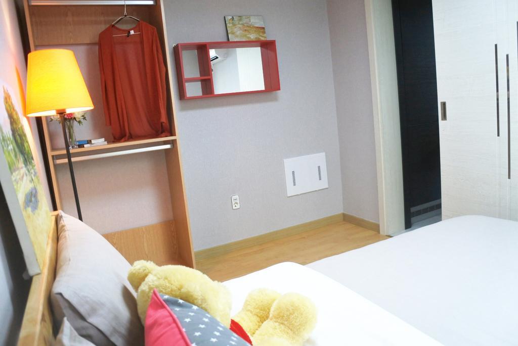 Lee & No Guesthouse Hongdae Seul Dış mekan fotoğraf